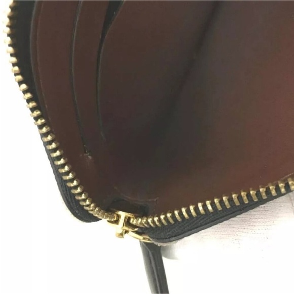 Burberry • Leather • Key Pouch - Picture 6 of 7